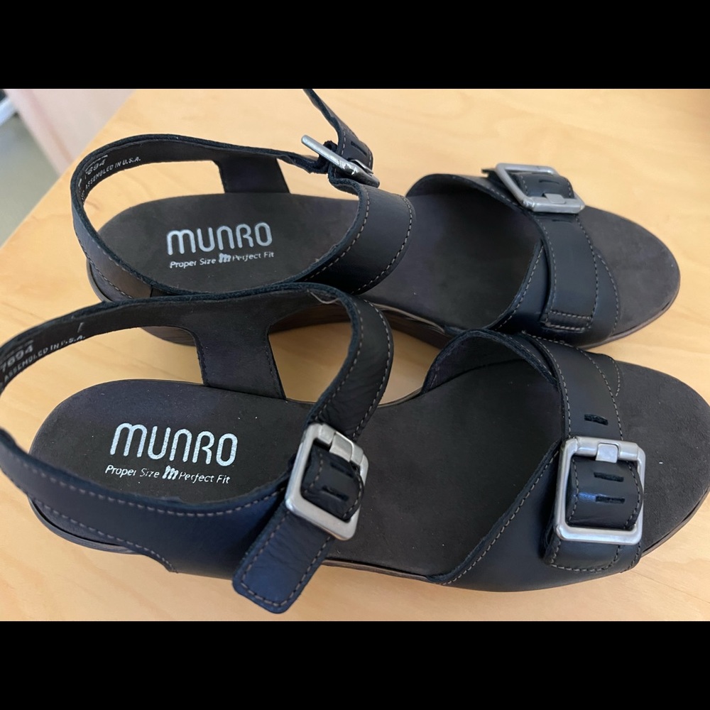 Munro Marci Leather Wedge Sandals *Brand New*